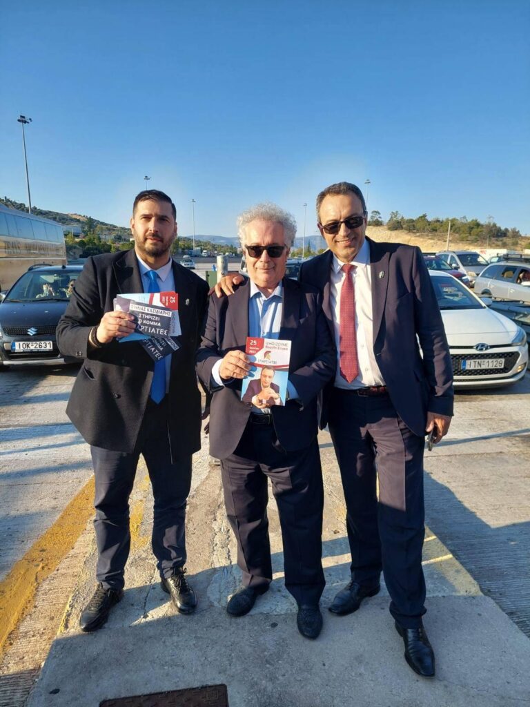 Θερμή υποδοχή πολιτών στα διόδια της Ελευσίνας